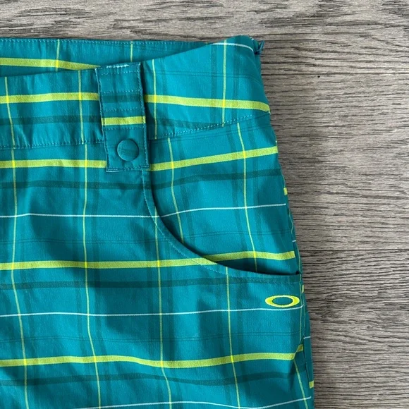 🌼OAKLEY🌼 Golf Palm Plaid Capri Pants, Size 12 - Picture 6 of 9